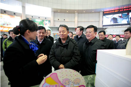 交通运输部杨传堂部长来集团公司视察指导春运事情-Z6尊龙凯时