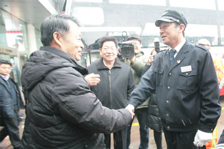 交通运输部杨传堂部长来集团公司视察指导春运事情-Z6尊龙凯时
