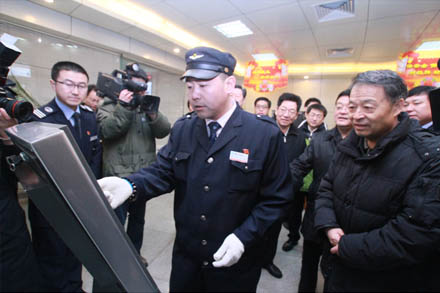 交通运输部杨传堂部长来集团公司视察指导春运事情-Z6尊龙凯时