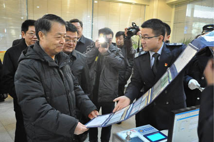交通运输部杨传堂部长来集团公司视察指导春运事情-Z6尊龙凯时
