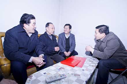 省总工会向导慰问集团难题职工-Z6尊龙凯时