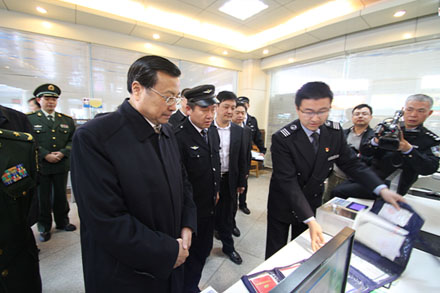 省委常委、政法委书记才利民到集团检查指导反恐维稳事情-Z6尊龙凯时